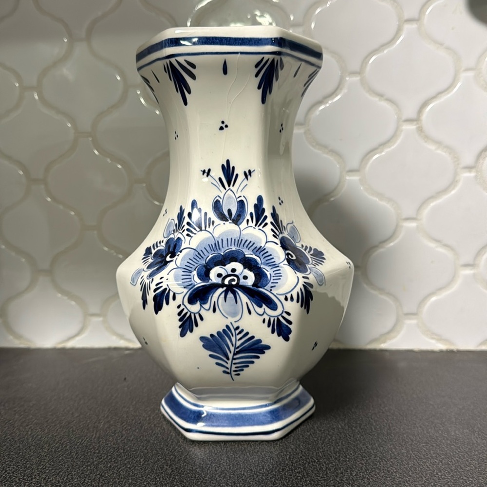 Vintage Delfts hand painted vase